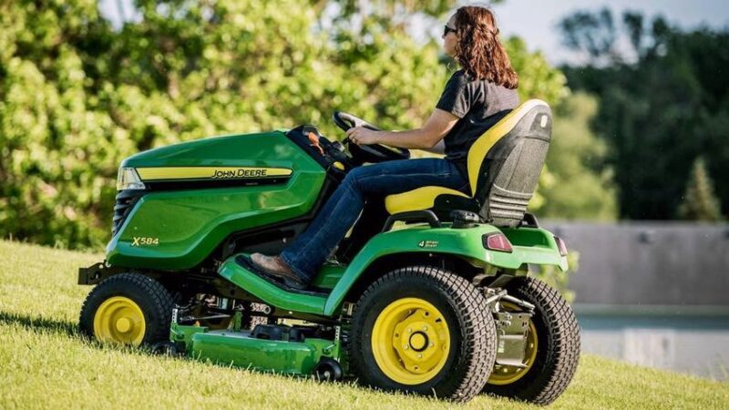 John Deere 100 Series Lawn Tractors Review