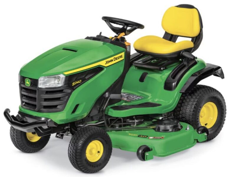 John Deere 100 Series Lawn Tractors Review