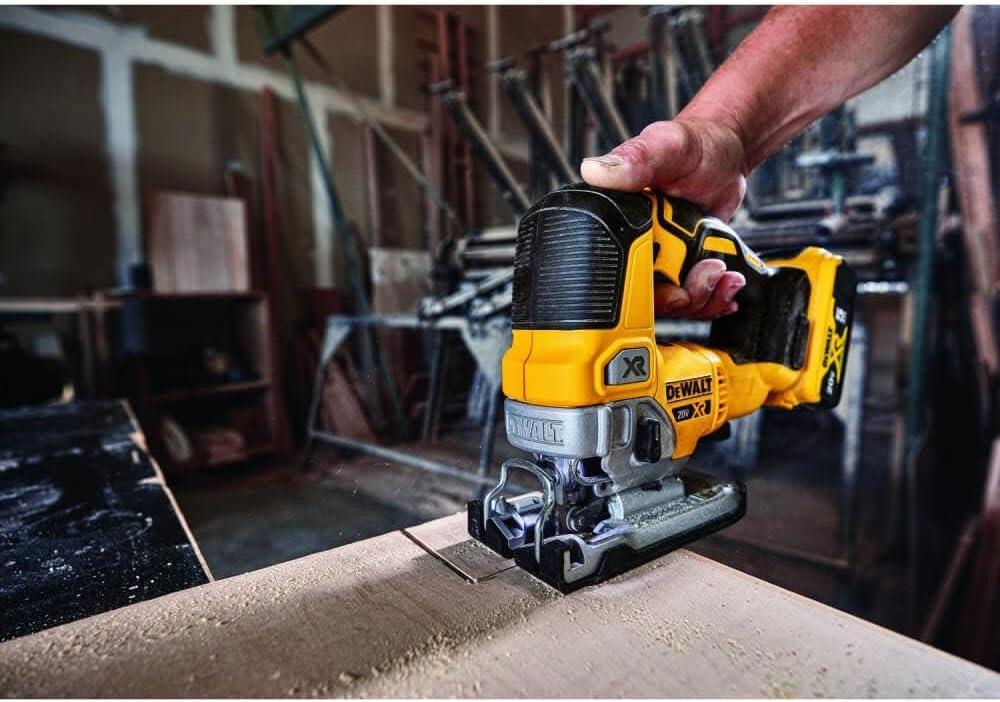 Why We Love the DEWALT 20V MAX XR Jig Saw for Precise Cuts 3 Why We love the DEWALT 20V MAX XR Jig Saw for Precise Cuts