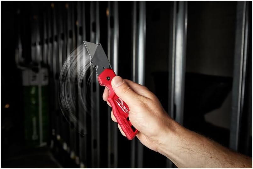 Milwaukee Fastback Utility Knife with Wire Stripper and Belt Clip 4 Milwaukee Fastback Utility Knife with Wire Stripper and Belt Clip - Image 4