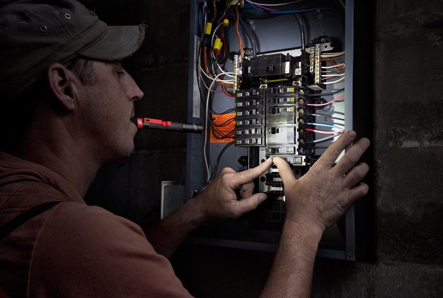 Milwaukee 2105 100-Lumen Aluminum Pen Light with Pocket Clip 5 Milwaukee 2105 100-Lumen Aluminum Pen Light with Pocket Clip - Image 5