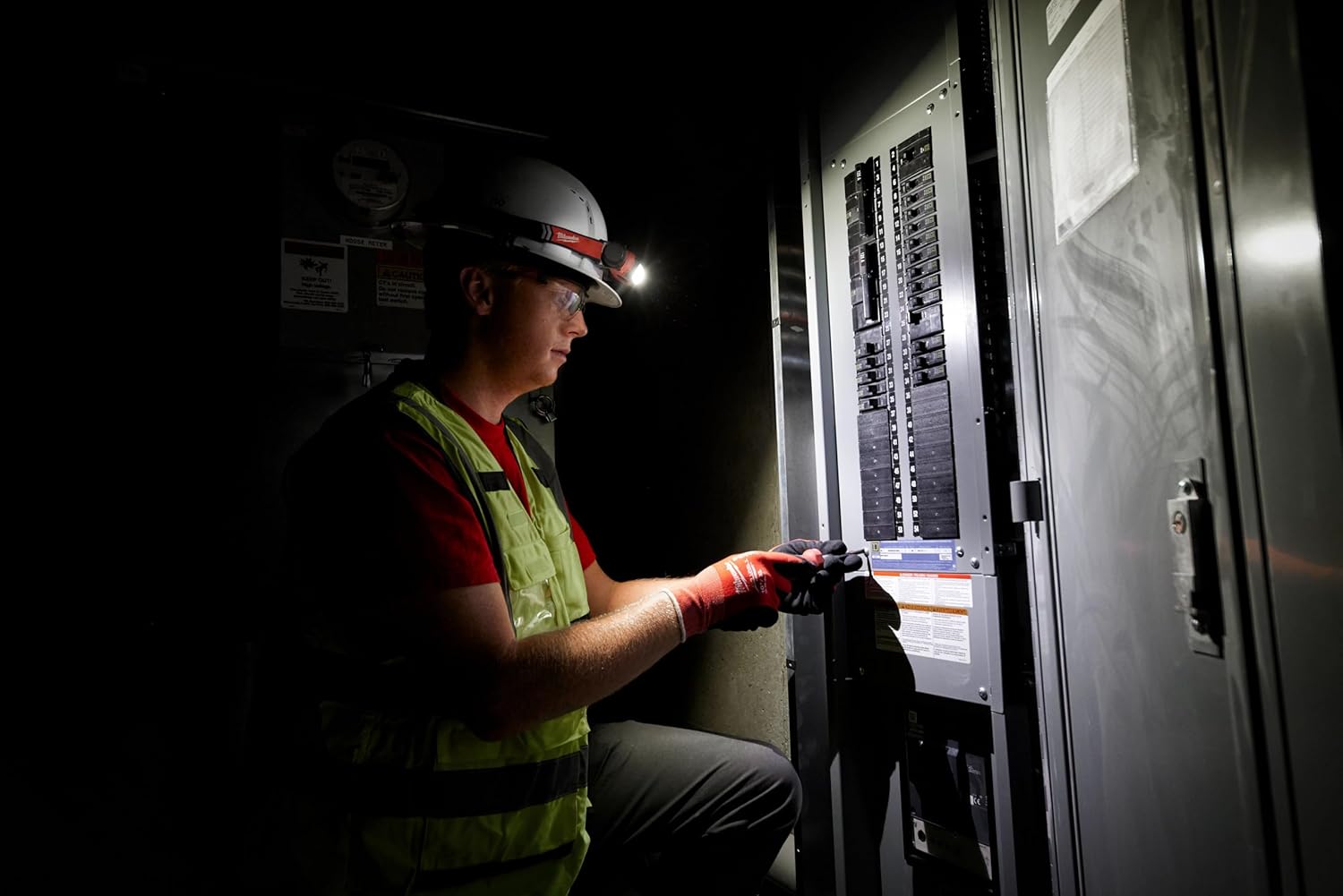 Milwaukee USB Rechargeable Hard Hat Headlamp - Bright LED Work Light for Jobsite Safety 7 Milwaukee USB Rechargeable Hard Hat Headlamp - Bright LED Work Light for Jobsite Safety - Image 7