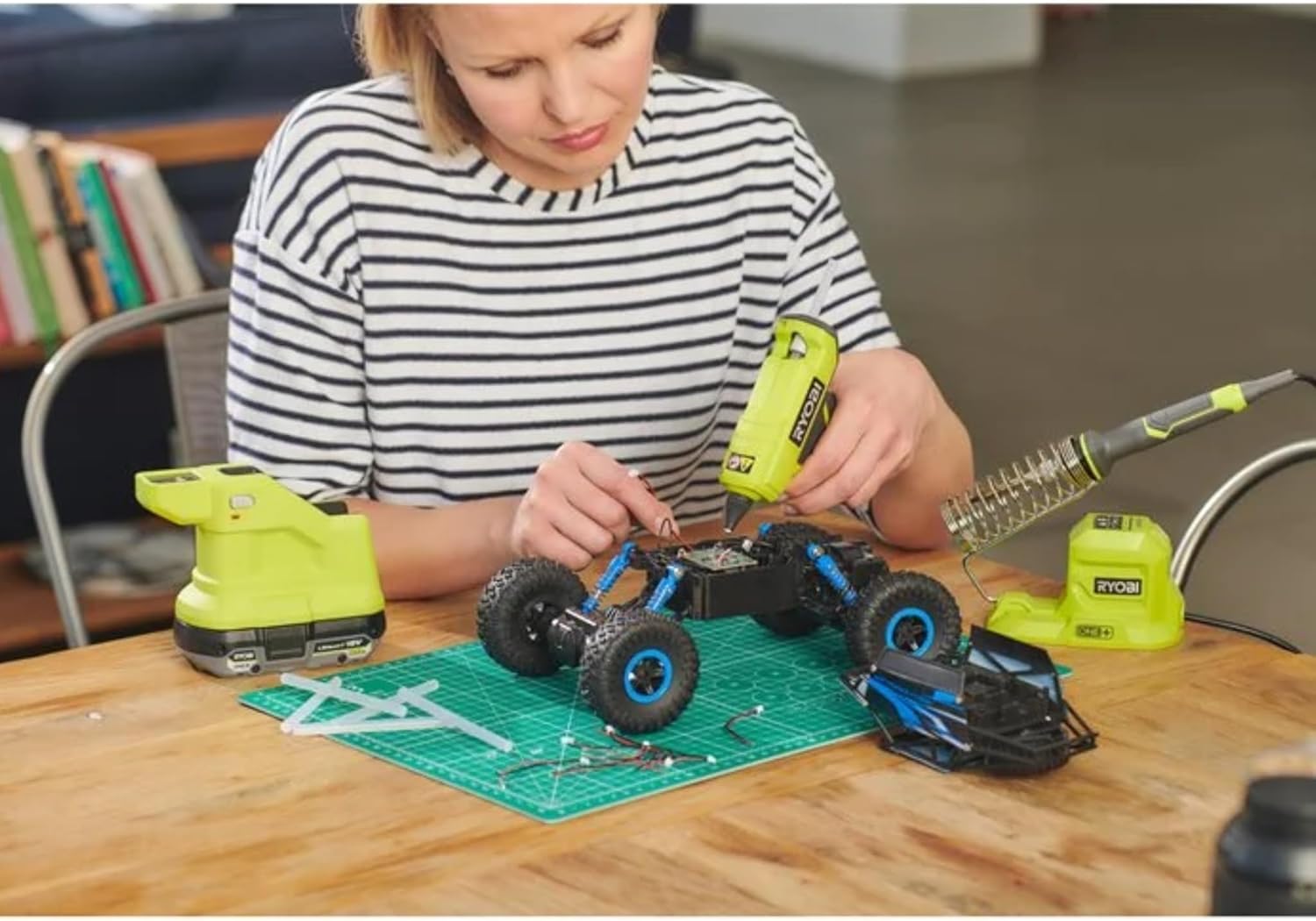 Hands-On Review: Ryobi RGLM18-0 Cordless Mini Glue Gun 3 Hands-On Review: Ryobi RGLM18-0 Cordless Mini Glue Gun - Image 3