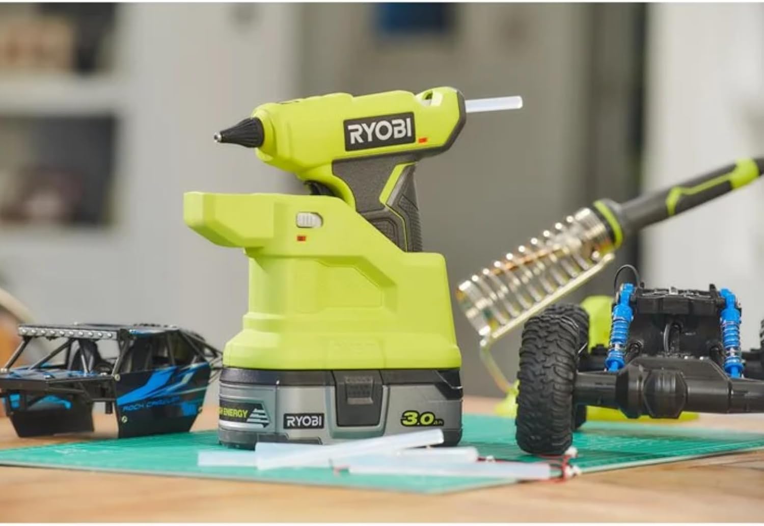 Hands-On Review: Ryobi RGLM18-0 Cordless Mini Glue Gun 4 Hands-On Review: Ryobi RGLM18-0 Cordless Mini Glue Gun - Image 4