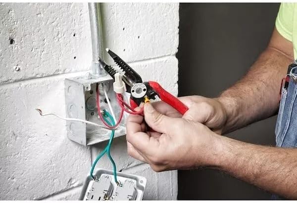 Milwaukee 9-in-1 High-Leverage Combination Pliers - Versatile Professional Cutting Tool 2 Milwaukee 9-in-1 High-Leverage Combination Pliers - Versatile Professional Cutting Tool - Image 2