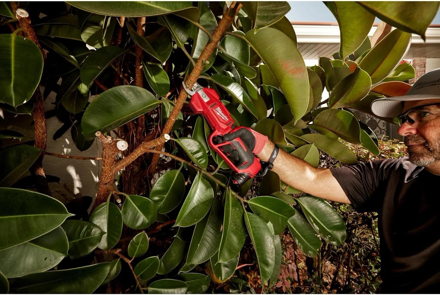 Milwaukee M12 Brushless Cordless Electric Pruning Shears Kit 8 Milwaukee M12 Brushless Cordless Electric Pruning Shears Kit - Image 8