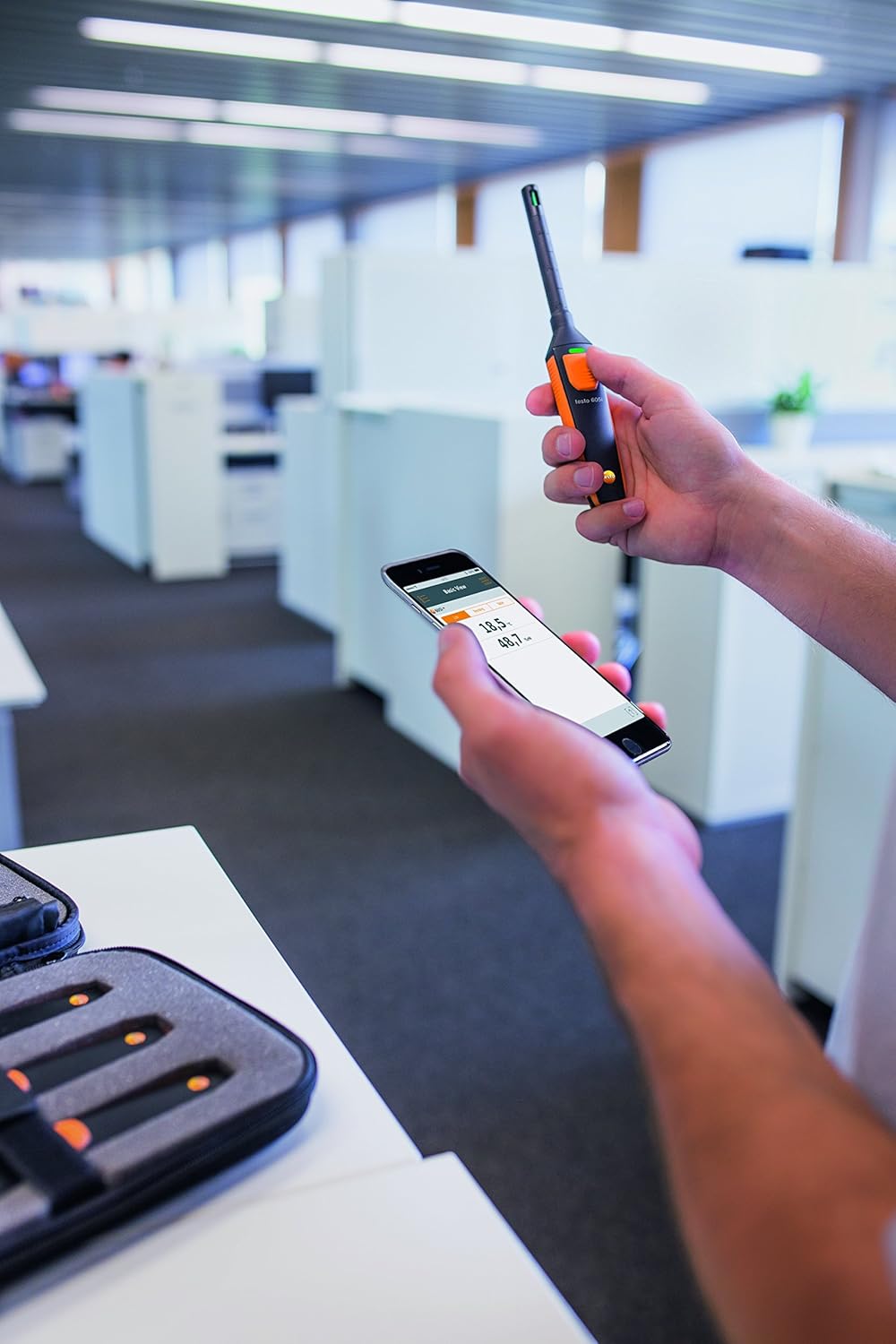 Testo 605i Smart Wireless Thermo-Hygrometer Probe 10" Length 6 Testo 605i Smart Wireless Thermo-Hygrometer Probe 10" Length - Image 6
